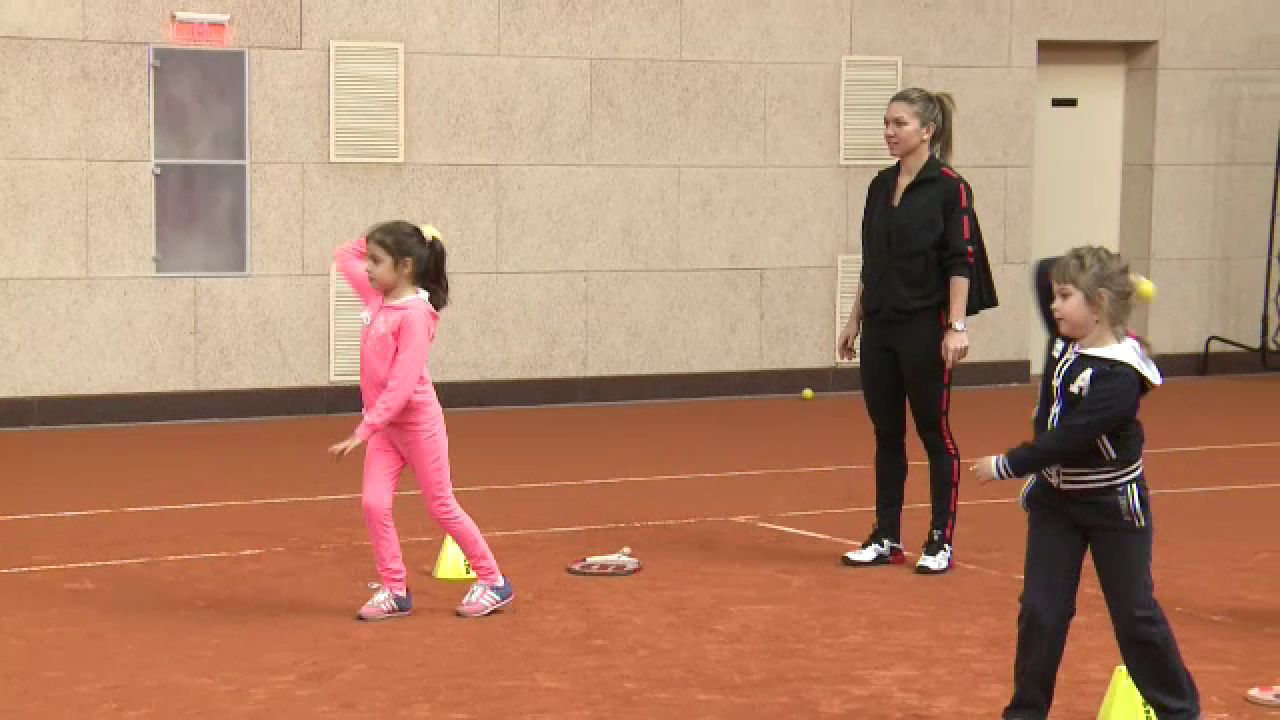 Halep, lectie de tenis pentru copii: