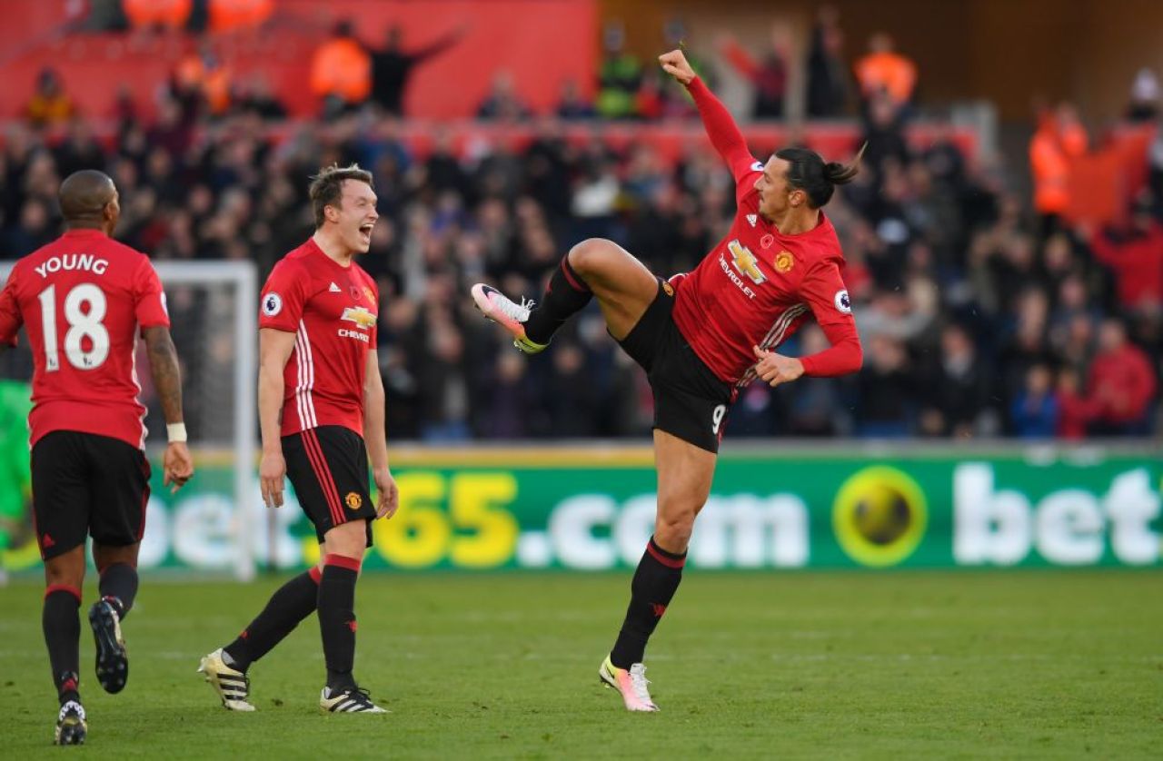 KARATE ZLATAN! Ibrahimovici a reusit doua goluri in doar 8 minute si a luat la bataie aerul :)) GALERIE FOTO_3
