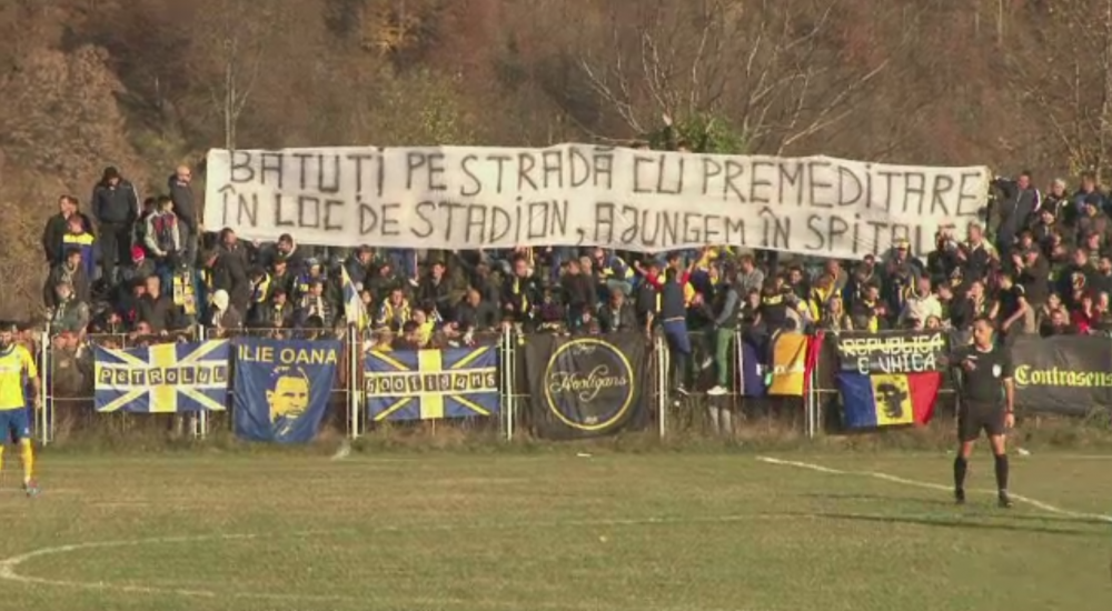 Scene incredibile la meciul Petrolului din liga a patra: suporterii au navalit pe teren cu un PAR cat un bustean, directorul sportiv s-a ales cu buza sparta_8