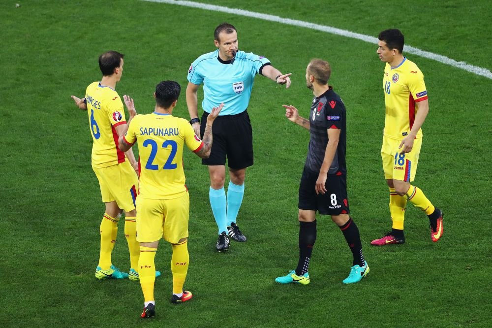 Acum 20 de ani ii invidiam, astazi si-ar dori sa fie ca noi . Polonezii, despre decaderea fotbalului romanesc . Dar si o mare eroare: Steaua, exclusa din Europa pentru blaturi
