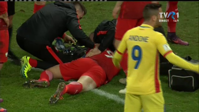 FOTO! Incidente incredibile pe National Arena! O petarda a explodat langa Lewandowski_4