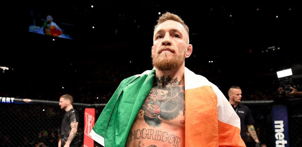 Momente incredibile cu McGregor dupa ce l-a PULVERIZAT in cusca pe Alvarez! A luat microfonul si a socat pe toata lumea cu acest anunt. VIDEO