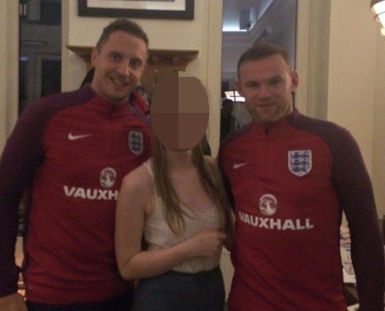 WEDDING CRASHER. Rooney s-a autoinvitat la o nunta si a baut pana dimineata: