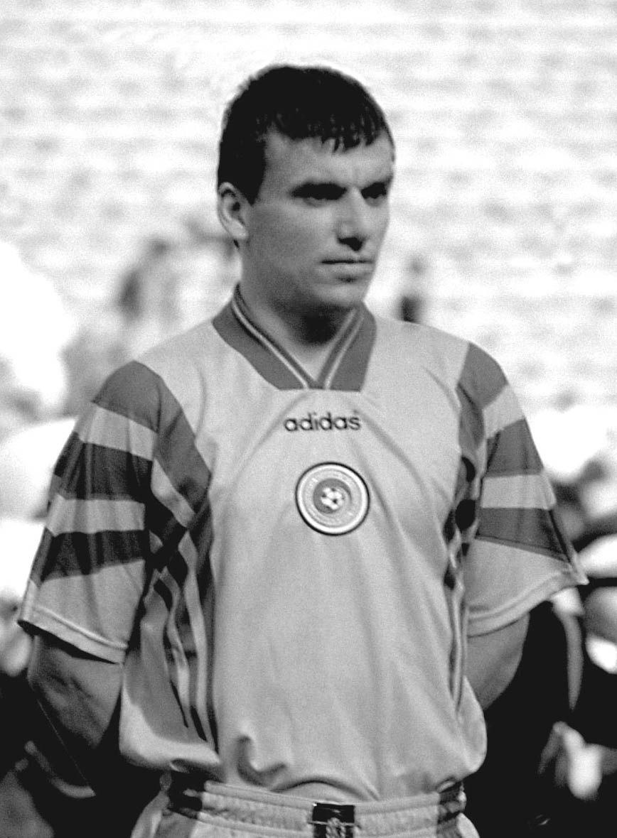 10 imagini istorice din cariera lui Daniel Prodan. Lacrimile dupa meciul Romaniei cu Suedia, ultimul meci in tricoul nationalei si revederea cu Diego Simeone dupa 14 ani, la Bucuresti_1