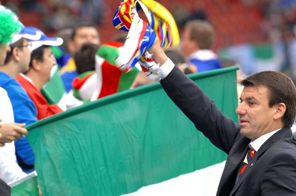 10 imagini istorice din cariera lui Daniel Prodan. Lacrimile dupa meciul Romaniei cu Suedia, ultimul meci in tricoul nationalei si revederea cu Diego Simeone dupa 14 ani, la Bucuresti_2