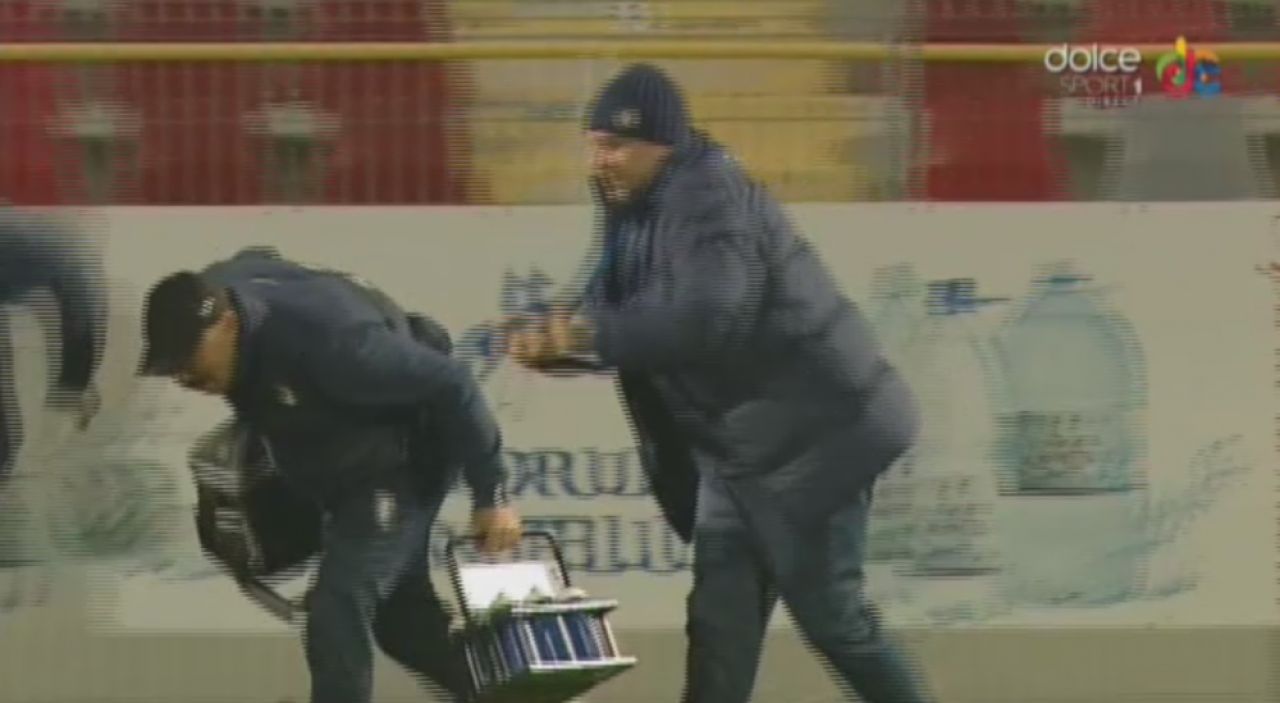 Gest incredibil al lui Sumudica in finalul meciului cu Dinamo: plin de nervi, antrenorul l-a TAVALIT pe doctorul echipei. FOTO_3