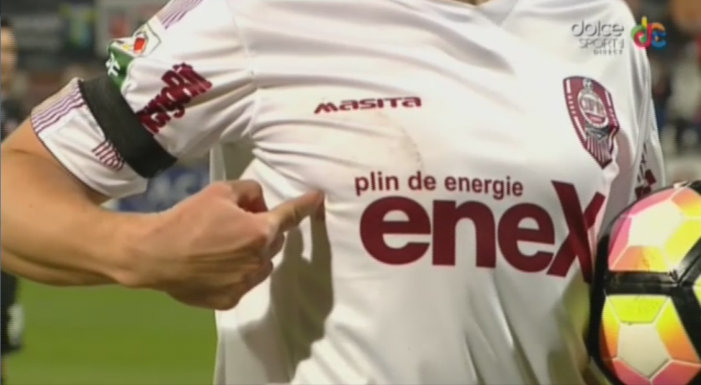 Au dat o mana de ajutor pentru salvarea arbitrajului :)) Penalty scandalos primit de Dinamo, dupa un hent inexistent - FOTO