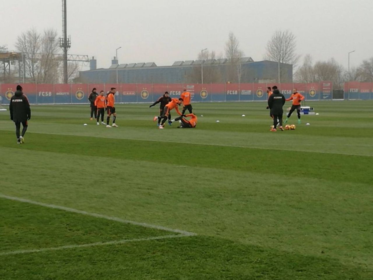 VIDEO: Tamas, aparitia zilei la antrenamentul Stelei. Cum a venit imbracat :) | Prezenta surpriza in lot. Ce fotbalist a revenit_2