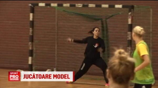 Un fotomodel apara poarta fetelor din nationala de handbal! In ce tinute a facut SENZATIE Elena Voicu in fata aparatului