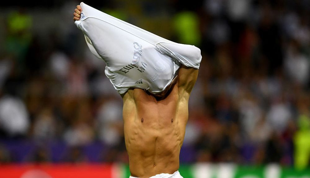 TOP 10 cluburi care vand cele mai multe tricouri in fotbal: Liverpool e pe 6, Barcelona pe 3! Ce echipe se bat pentru suprematie