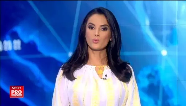 Cea mai curajoasa femeie din lume! A facut inot sincron cu cel mai mare rechin. VIDEO