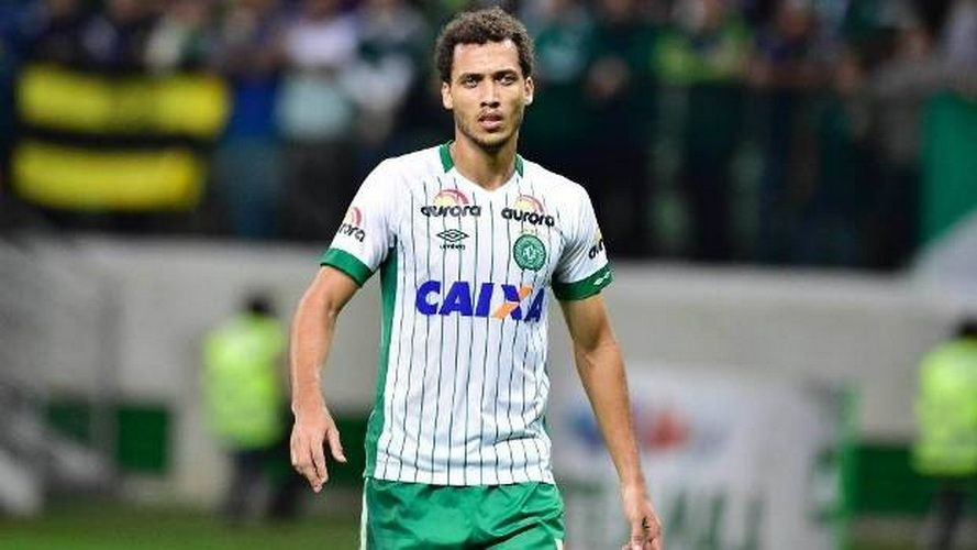 Va juca din nou fotbal . Veste incredibila data de tatal unuia dintre supravietuitorii lui Chapecoense. Ceilalti doi colegi ai sai sunt intr-o stare mult mai grava