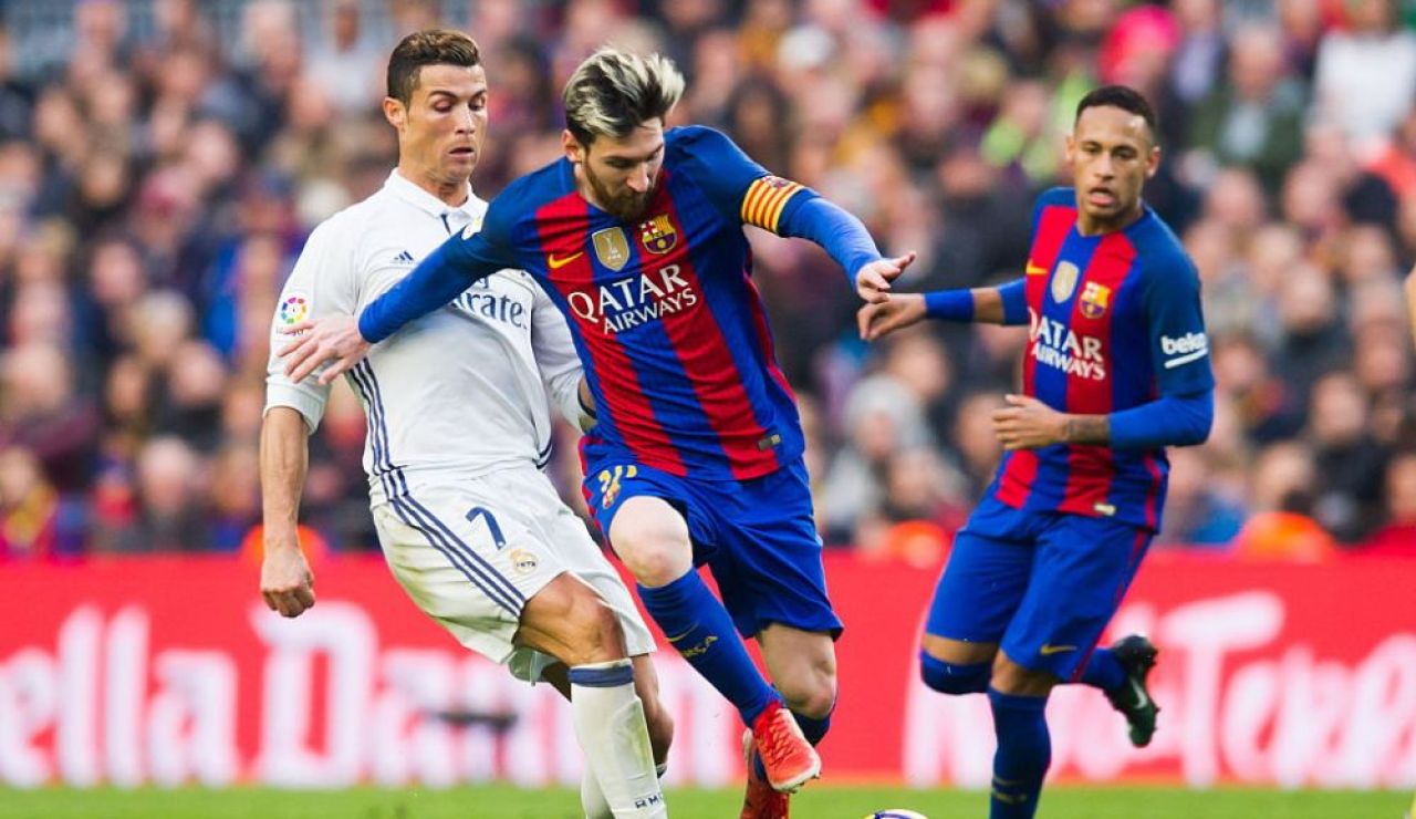 Hai ca asta e gluma zilei! Cum s-a pozat Ronaldo in vestiarul Realului la cateva minute dupa finalul El Clasico :)_2