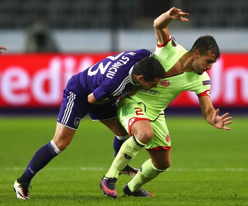 A inceput sa inscrie Nicusor! Stanciu a dat iar gol pentru Anderlecht insa a luat cartonas rosu in repriza a doua. Reactia fanilor