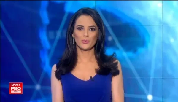 Anul trecut si-a pus chipul lui Reghe pe rochie, acum a avut alta idee! Cum a aparut Anamaria Prodan la Gala Fotbalului. VIDEO