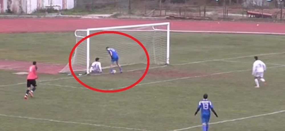 Asa ceva n-ai vazut niciodata :)) El este atacantul dezastru : cum a reusit sa rateze de la 5 centimetri de poarta, dupa ce i-a furat mingea portarului