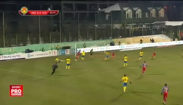 Mioveni 0-0 Steaua, min 35. Pintilii nu reuseste sa traga din 7 metri