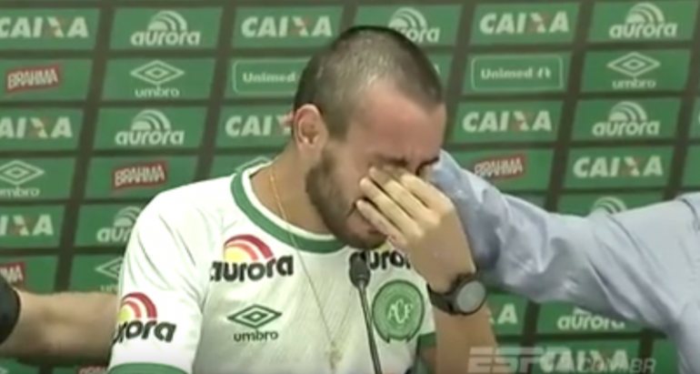 Alan Ruschel, in lacrimi la prima aparitie publica dupa accidentul aviatic in care si-a pierdut colegii