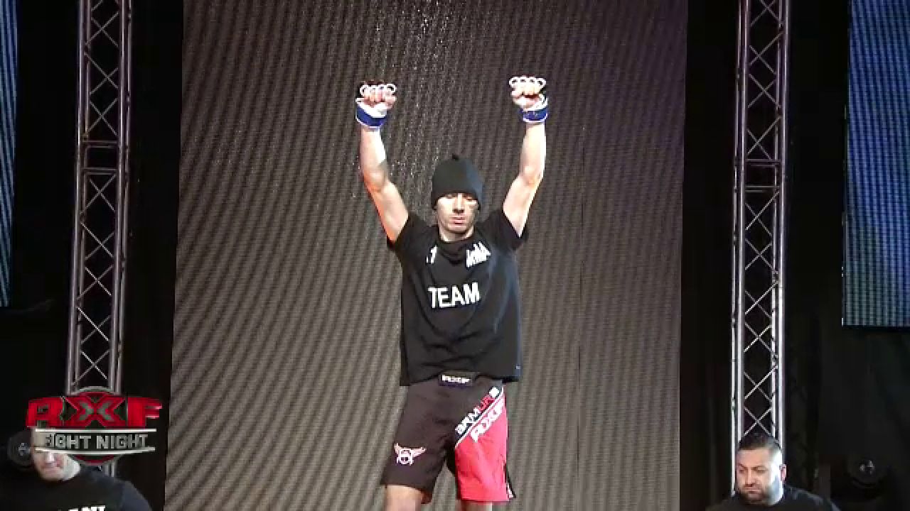 FOTO Aparitia serii la gala MMA de la Ploiesti! Si-a facut tatuaj pe fata ca Mike Tyson! Ce a patit in prima repriza_1