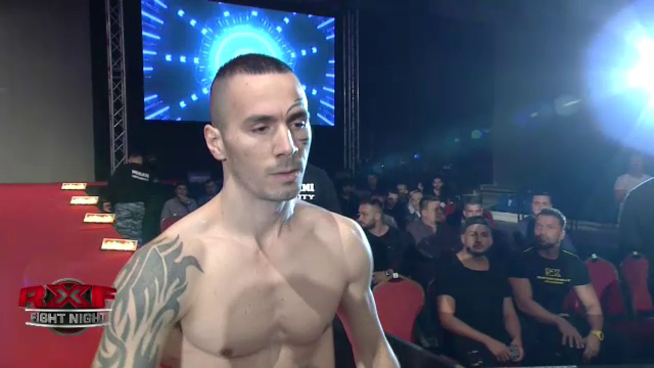 FOTO Aparitia serii la gala MMA de la Ploiesti! Si-a facut tatuaj pe fata ca Mike Tyson! Ce a patit in prima repriza_3