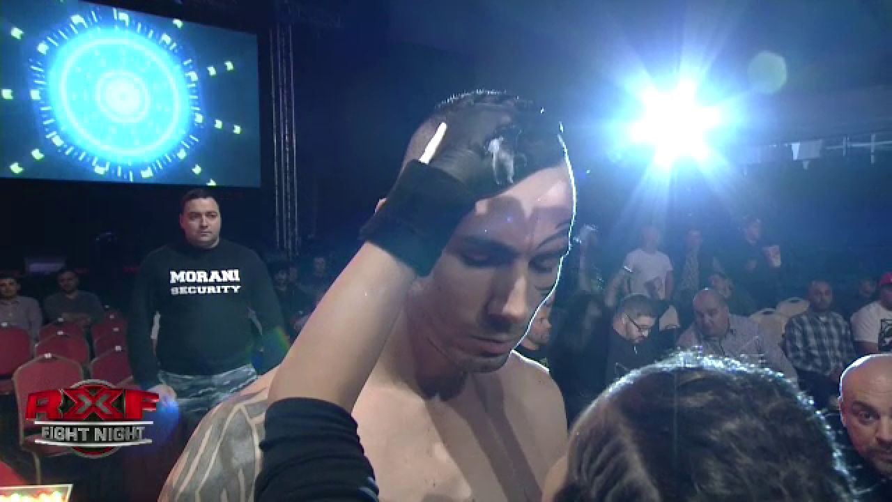 FOTO Aparitia serii la gala MMA de la Ploiesti! Si-a facut tatuaj pe fata ca Mike Tyson! Ce a patit in prima repriza_4