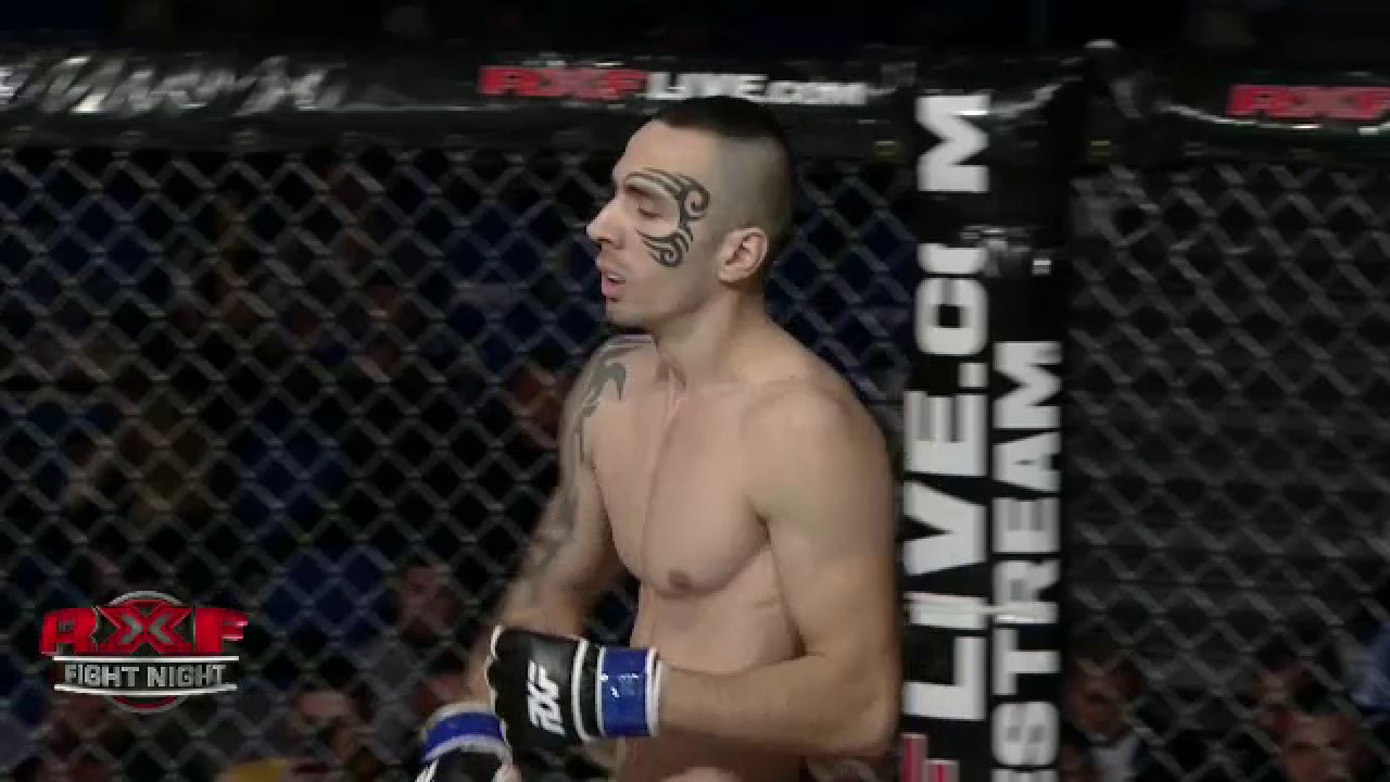 FOTO Aparitia serii la gala MMA de la Ploiesti! Si-a facut tatuaj pe fata ca Mike Tyson! Ce a patit in prima repriza_5