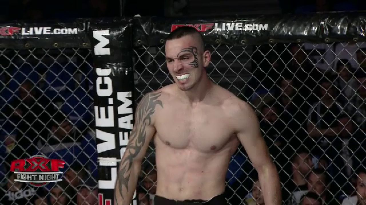 FOTO Aparitia serii la gala MMA de la Ploiesti! Si-a facut tatuaj pe fata ca Mike Tyson! Ce a patit in prima repriza_8