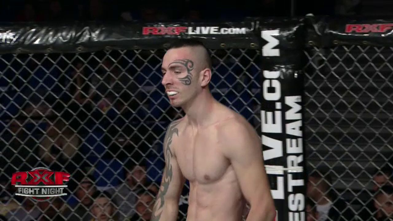 FOTO Aparitia serii la gala MMA de la Ploiesti! Si-a facut tatuaj pe fata ca Mike Tyson! Ce a patit in prima repriza_9
