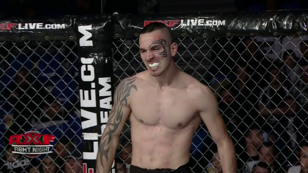 FOTO Aparitia serii la gala MMA de la Ploiesti! Si-a facut tatuaj pe fata ca Mike Tyson! Ce a patit in prima repriza_11