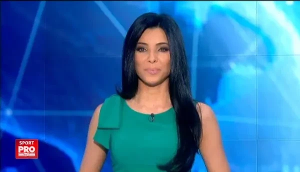 Ai carte, ai parte ... si de un film ! Mitica s-a pus pe scris si vrea sa ajunga si la Hollywood