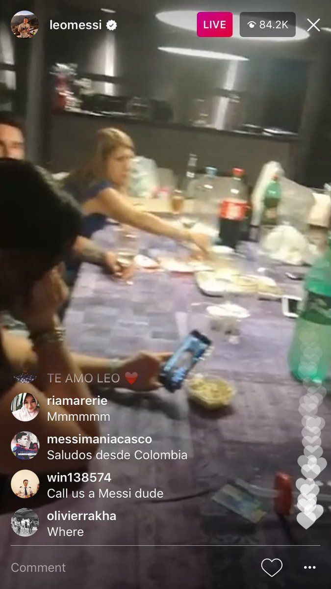 Nepotul lui Messi i-a luat telefonul si a intrat LIVE pe Facebook. Cum l-a surprins pe Messi la 3 noaptea :))_3