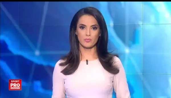 Se imbraca de 3 ori pe an in rochie si a fost aleasa cea mai buna jucatoare din Romania! VIDEO