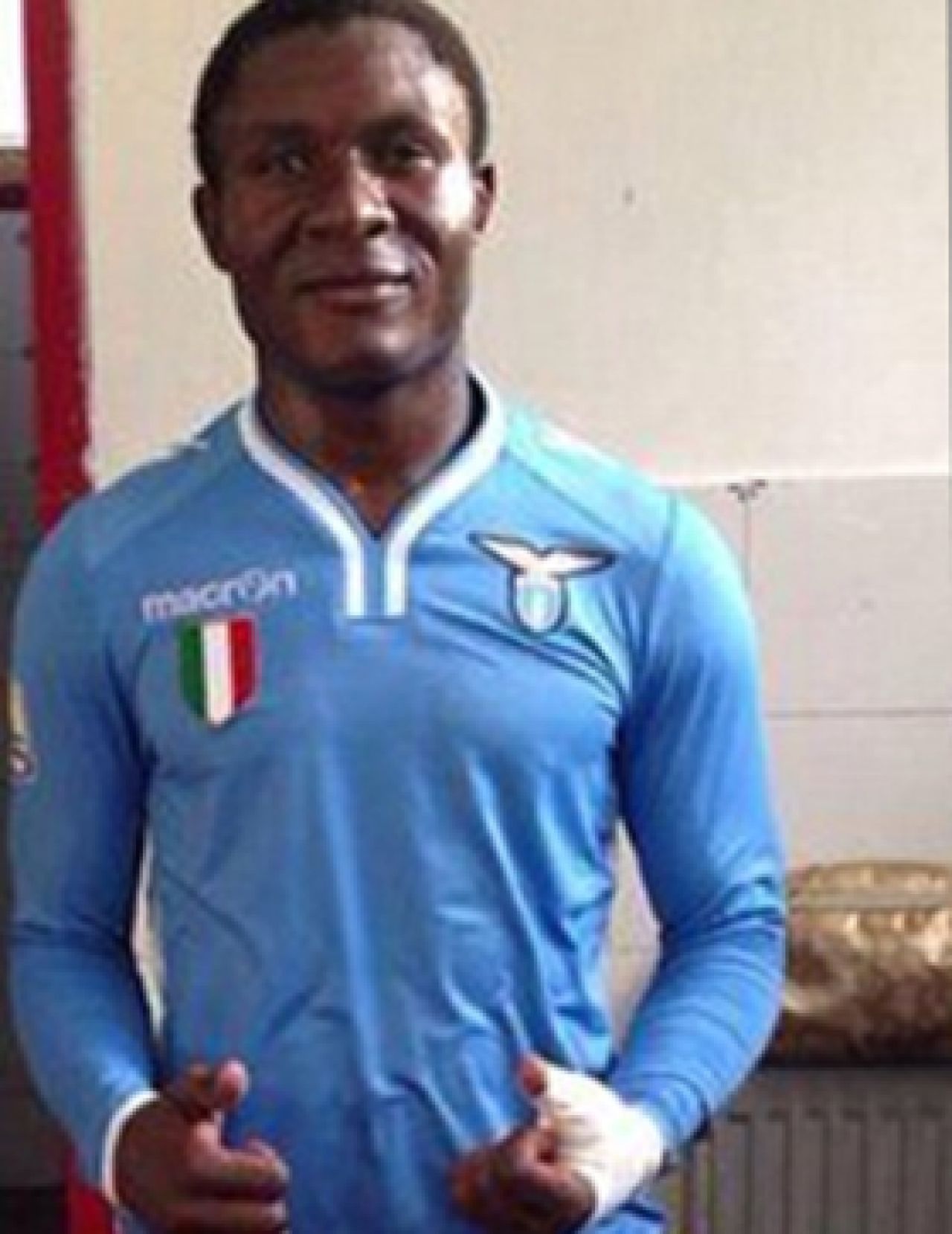 Un nou caz Minala in fotbal. Schalke a legitimat un fotbalist cu origini africane si varsta incerta. Cati ani sustine ca are_3