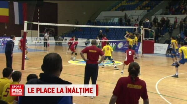 Un geniu la matematica si doua blonde sexy sunt viitorul Romaniei la volei. VIDEO