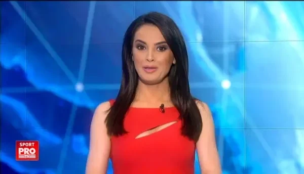 Sandra Izbasa s-a costumat in Alice in Tara Minunilor: Adevarata minune ar fi sa luam medalii la Europene