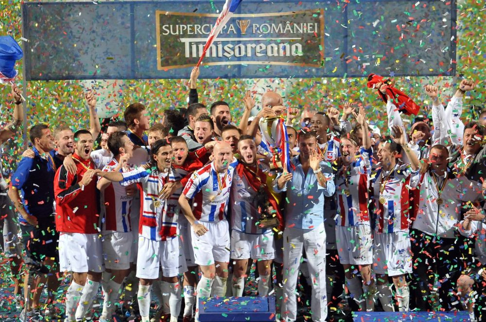 Cum iti poti cumpara TITLUL Ligii I cu banii pe o Dacie. Palmaresul Otelului a fost scos la licitatie