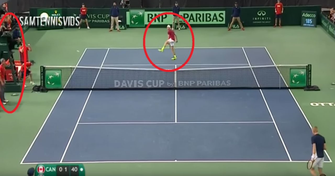 Nu si-a mai stapanit nervii si a lovit cu toata forta o minge. Tinta: ochiul arbitrului. Urmarile: descalificarea_1