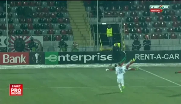 Sumudica s-a repezit la arbitru: A recunoscut ca a gresit! PENALTY neacordat pentru Astra. VIDEO