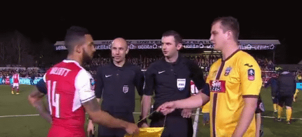 Cine e AMATORUL? Gafa uriasa a lui Theo Walcott inaintea meciului cu o echipa de amatori din Cupa. VIDEO