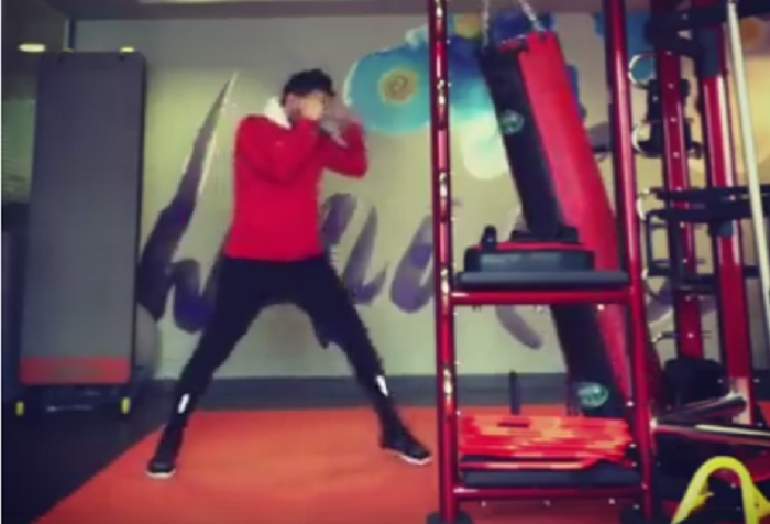 A facut praf sacul! Adi Mutu s-a filmat cand se antrena la sacul de box! Cum da cu pumnul VIDEO