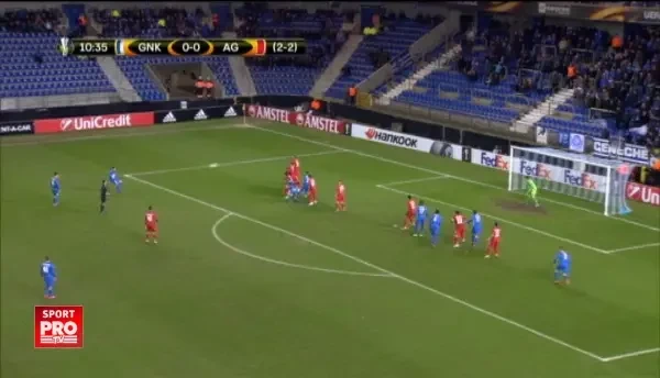 Min 11. Pozuelo trimite peste poarta din lovitura libera