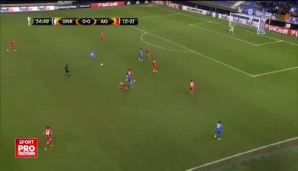 Min 35. Pozuelo suteaza pe langa poarta