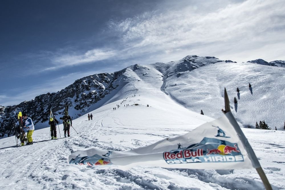 111 schiori si snowboarderi au cucerit muntele Oslea! Imagini spectaculoase_4