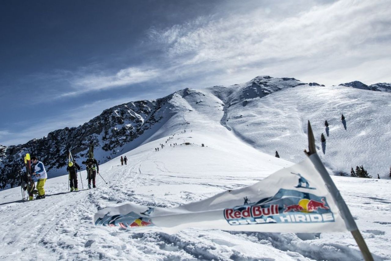 111 schiori si snowboarderi au cucerit muntele Oslea! Imagini spectaculoase_4
