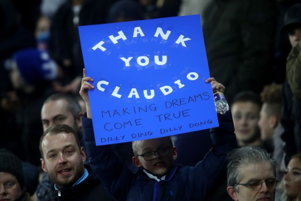Imagini fabuloase in Premier League! TRIBUTUL GENIAL al fanilor lui Leicester pentru
