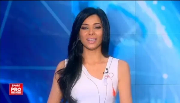 Martisor de martipan. Fotbalistii de la Petrolul au impartit cadouri femeilor din Ploiesti