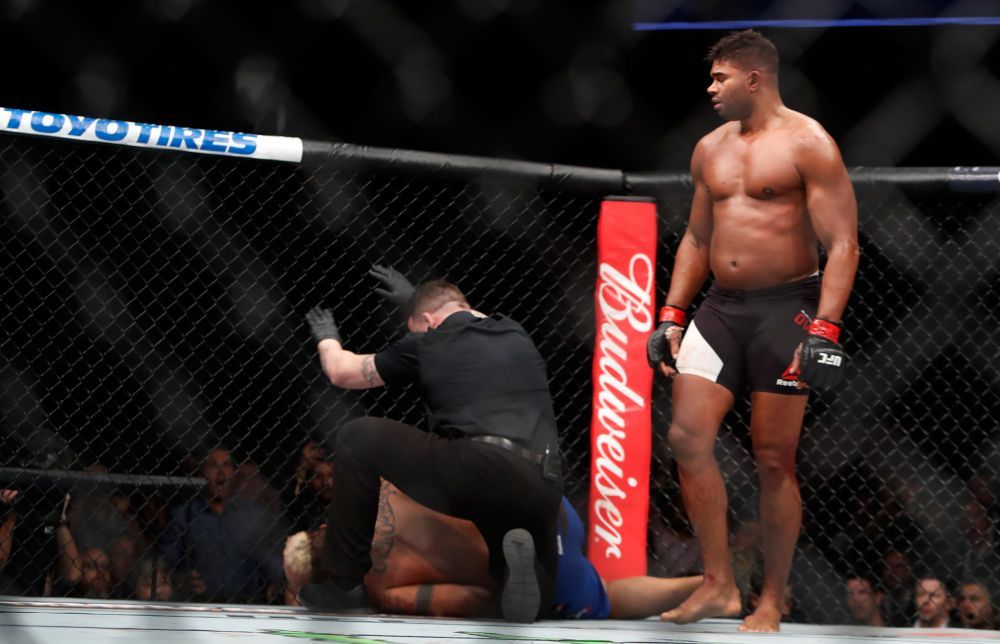 Cum a ajuns sa arate Overeem, cel mai musculos luptator din lume! Are o BURTA de nota 10 :)) FOTO_5