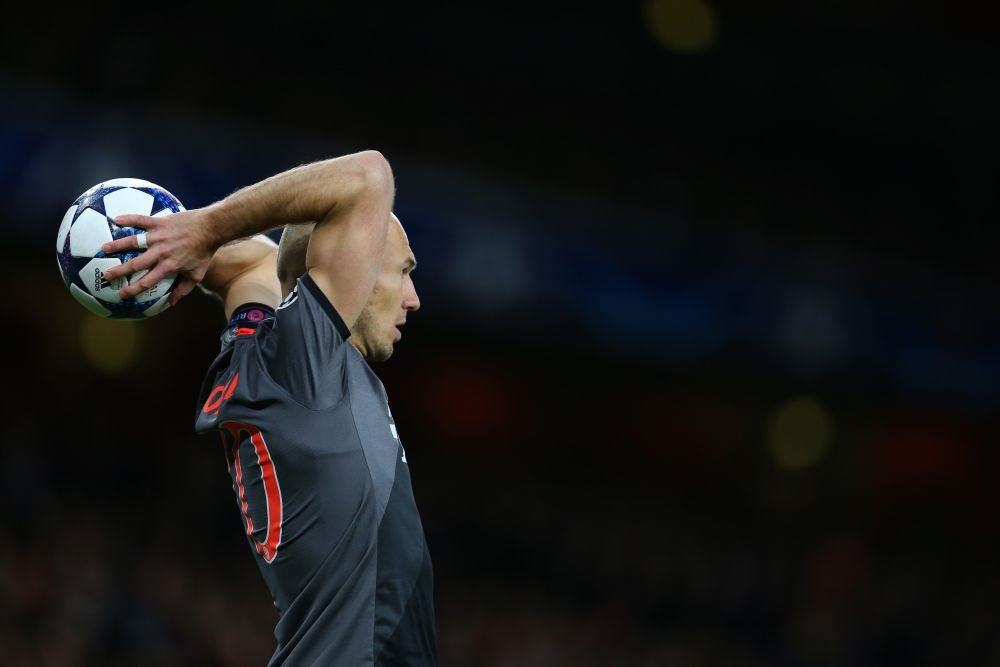 Un roman a pus 1 pauza 2 final la Napoli 1-3 Real si Arsenal 1-5 Bayern de aseara. Ce cota uluitoare i-a iesit