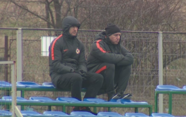 Ce jenant! Reghe si-a trimis fundasul sa joace la echipa a doua, fara ca acesta sa aiba dreptul sa intre pe teren!