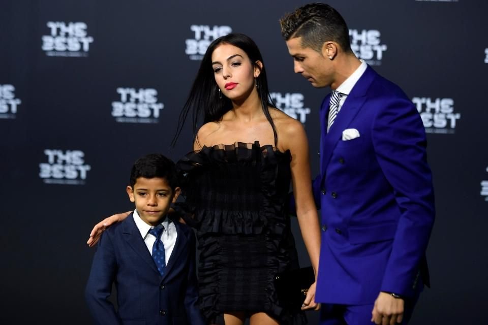 SURPRIZA! Cristiano Ronaldo va avea gemeni, dar mama copiilor NU este iubita lui!